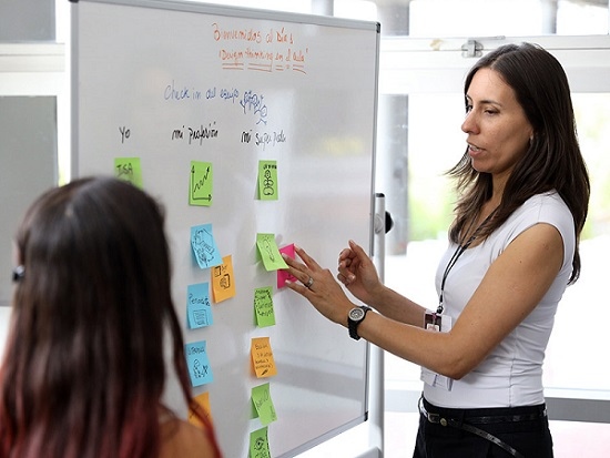 Académicos U. Mayor aplican la metodología Design Thinking durante las clases a distancia