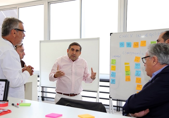 Alcaldes de 5 comunas se capacitan en Design Thinking para buscar soluciones en sus municipios